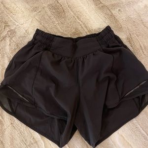 black lululemon shorts